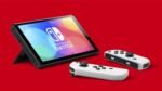 Nintendo Switch (OLED-Modell) mit Dockingstation und weißen Joy-Con-Controllern – Image 5